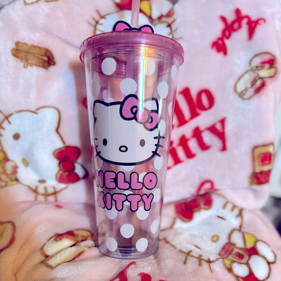 BNWT Hello Kitty blanket and tumbler set. Super adorable 🎀 - Picture 1 of 5